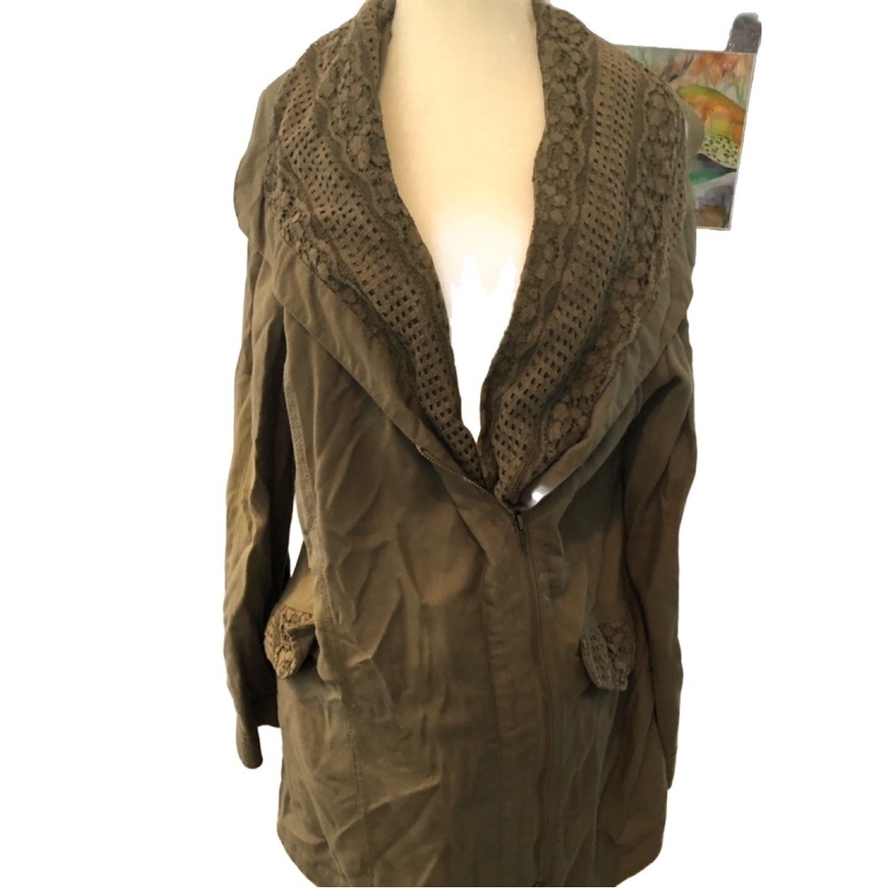3/25🙂 Blue Rain Boutique style jacket. Army green, w pockets and quilted front